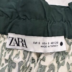 Zara Forest Green and Cream loose shorts. small but would fit a small medium
